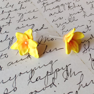 A pair of yellow and orange daylily earrings.